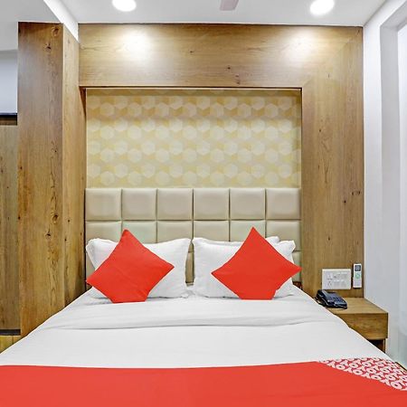 Hotel O R S Palace Ahmedabad Buitenkant foto