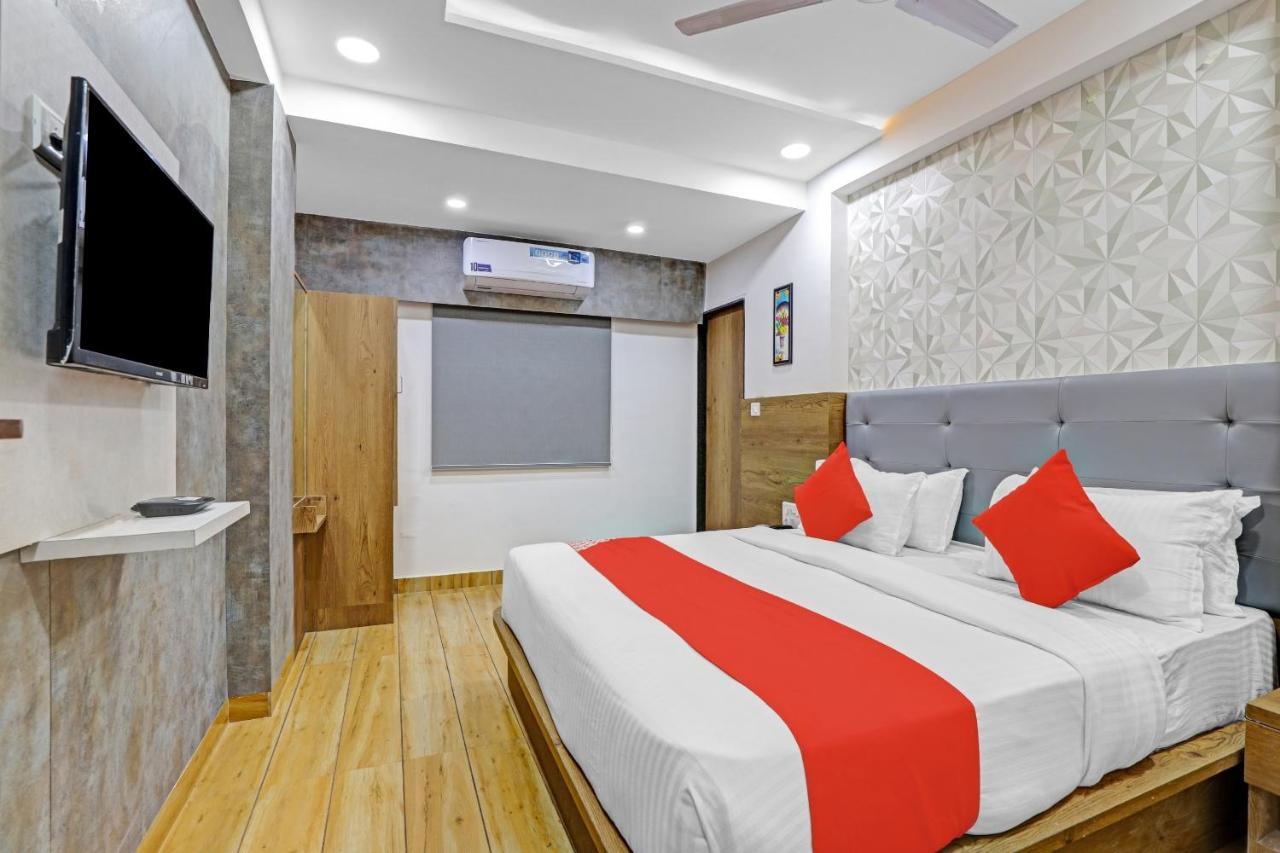 Hotel O R S Palace Ahmedabad Buitenkant foto